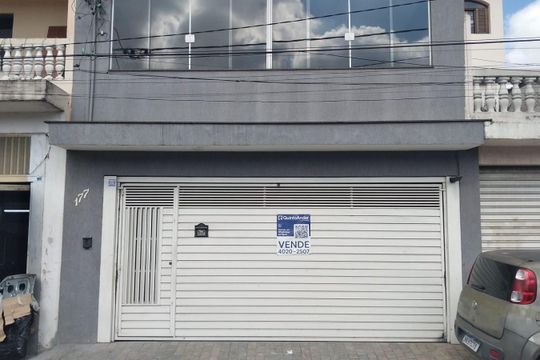 Fachada de casa à venda com 3 quartos, 150m² em Vila Mirante, São Paulo