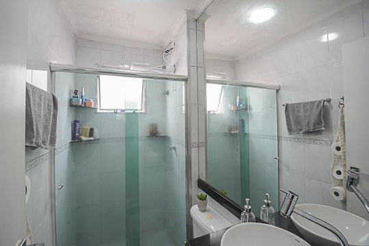Banheiro de apartamento à venda com 2 quartos, 53m² em Demarchi, São Bernardo do Campo