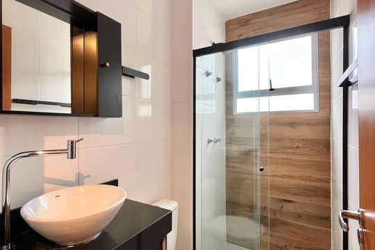 Banheiro de apartamento à venda com 2 quartos, 47m² em Parque da Figueira, Campinas