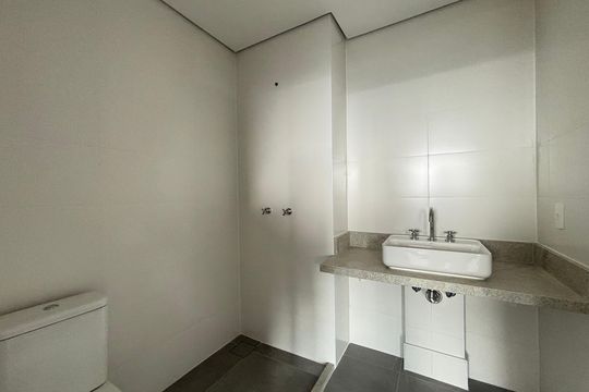 Banheiro de apartamento à venda com 1 quarto, 42m² em Itaim Bibi, São Paulo