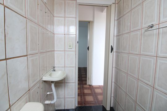 Banheiro de apartamento à venda com 2 quartos, 55m² em Vila Silvia, São Paulo