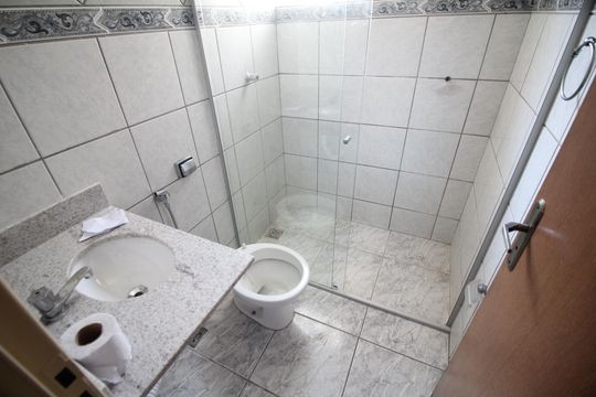 Banheiro 1 de casa à venda com 2 quartos, 250m² em Flamengo, Contagem