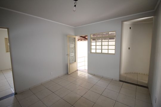 Sala de casa à venda com 2 quartos, 250m² em Flamengo, Contagem