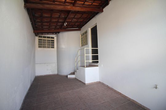 Garagem 1 de casa à venda com 2 quartos, 250m² em Flamengo, Contagem