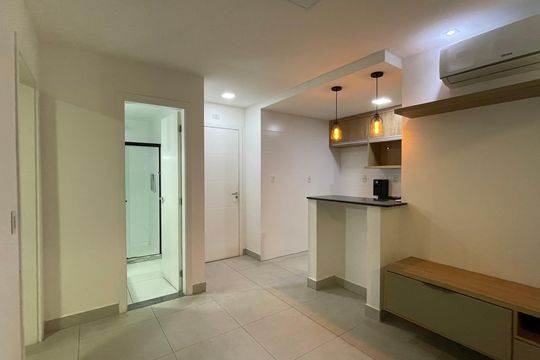 Sala de apartamento para alugar com 1 quarto, 41m² em Jardim Guanabara, Rio de Janeiro