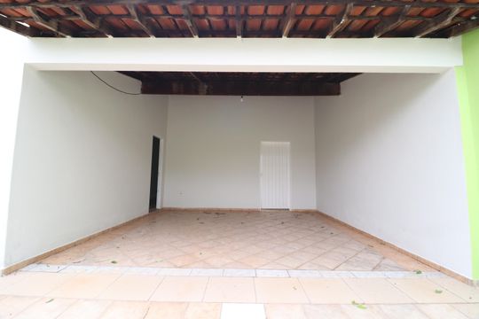 Garagem de casa para alugar com 3 quartos, 130m² em Santa Mônica, Uberlândia