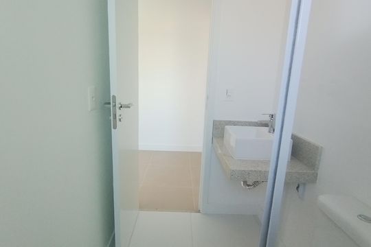 Banheiro  de apartamento para alugar com 1 quarto, 49m² em Jardim Japao, Suzano