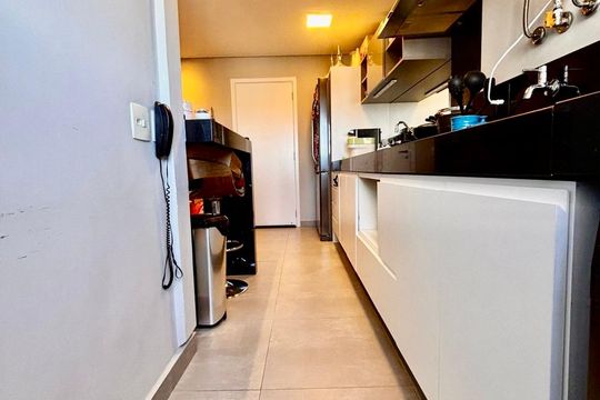 Cozinha de apartamento para alugar com 1 quarto, 51m² em Empresarial 18 do Forte, Barueri