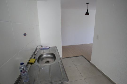 Cozinha de apartamento para alugar com 2 quartos, 55m² em Taquara, Rio de Janeiro