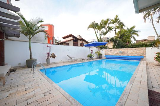 Piscina de casa para alugar com 3 quartos, 450m² em Jurerê, Florianópolis
