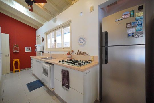 Cozinha de casa para alugar com 3 quartos, 450m² em Jurerê, Florianópolis