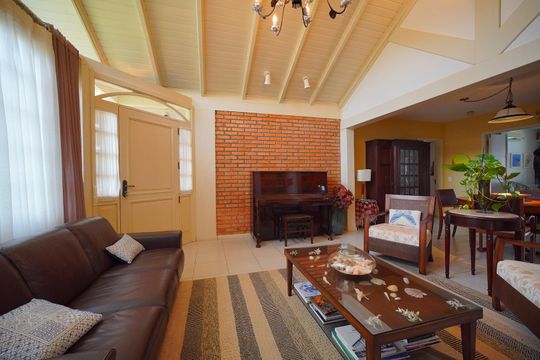 Sala de casa para alugar com 3 quartos, 450m² em Jurerê, Florianópolis
