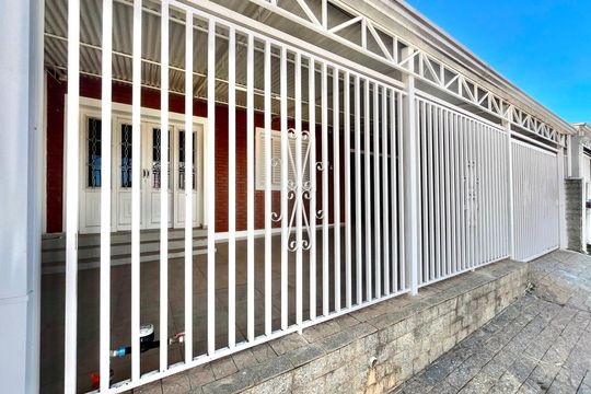 Fachada  de casa à venda com 3 quartos, 200m² em Fundacao da Casa Popular, Campinas