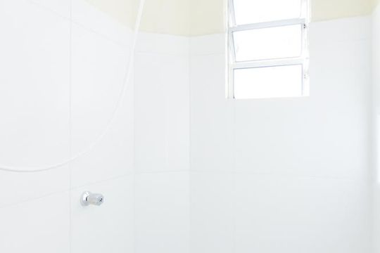 Banheiro de kitnet/studio para alugar com 1 quarto, 25m² em Jardim Carvalho, Guarulhos