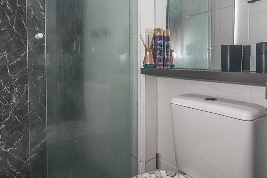 Banheiro da Suíte de apartamento à venda com 3 quartos, 65m² em Passo D’areia, Porto Alegre