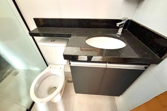 Banheiro de apartamento à venda com 2 quartos, 45m² em Vila Carrão, São Paulo