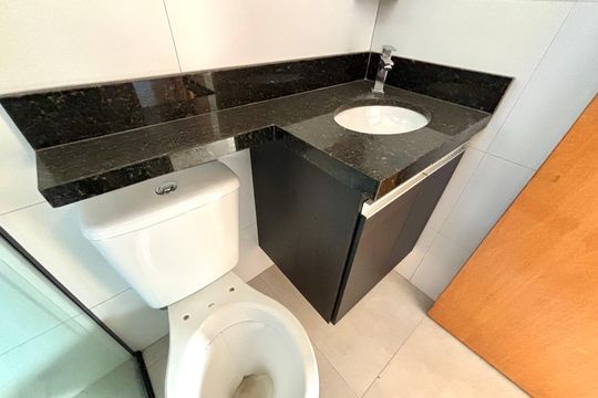 Banheiro de apartamento à venda com 2 quartos, 45m² em Vila Carrão, São Paulo