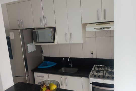 Cozinha de apartamento à venda com 2 quartos, 56m² em Chácara Agrindus, Taboão da Serra