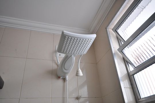 Banheiro de serviço de casa para alugar com 2 quartos, 130m² em Vila Maria Alta, São Paulo