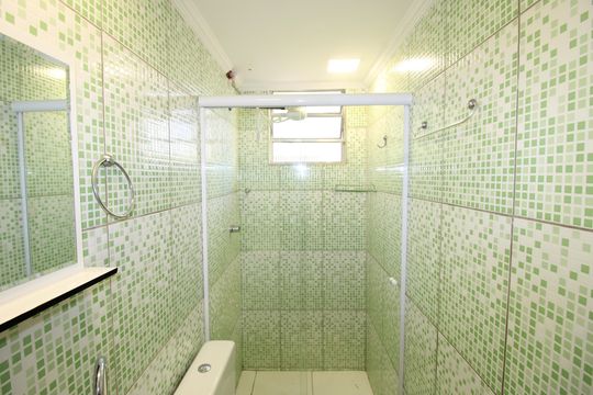 Banheiro de apartamento para alugar com 2 quartos, 44m² em Conjunto Habitacional Santa Etelvina Ii, São Paulo