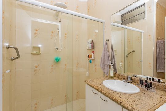 Banheiro de casa à venda com 2 quartos, 150m² em Bosque da Saúde, São Paulo