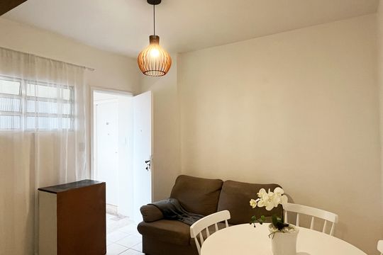 Sala de apartamento para alugar com 2 quartos, 50m² em Gonzaga, Santos