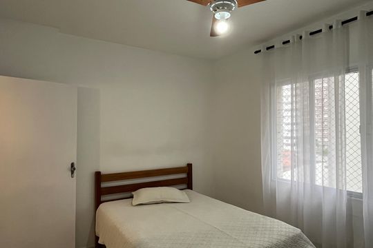 Quarto 2 de apartamento para alugar com 2 quartos, 50m² em Gonzaga, Santos