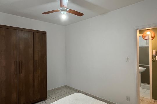 Quarto 2 de apartamento para alugar com 2 quartos, 50m² em Gonzaga, Santos