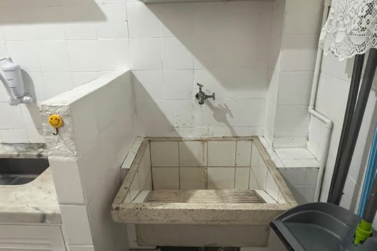 Cozinha e Área de Serviço de apartamento para alugar com 2 quartos, 50m² em Gonzaga, Santos