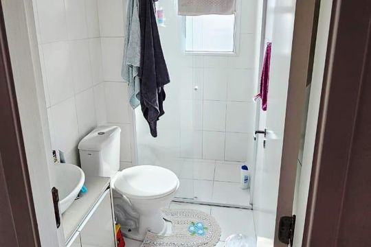 Banheiro de apartamento à venda com 2 quartos, 48m² em Presidente Altino, Osasco