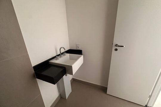 Banheiro de kitnet/studio à venda com 1 quarto, 25m² em Santo Amaro, São Paulo