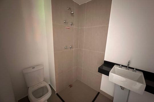 Banheiro de kitnet/studio à venda com 1 quarto, 25m² em Santo Amaro, São Paulo