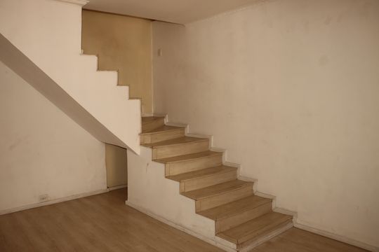 Escada de casa à venda com 2 quartos, 310m² em Chácara Belenzinho, São Paulo