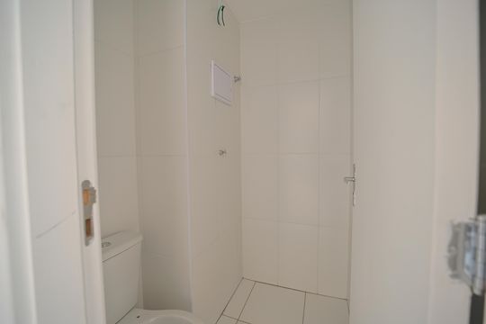 Banheiro de apartamento para alugar com 2 quartos, 53m² em Parque Maria Luiza, São Paulo