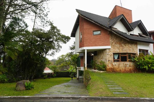 Casa de Condomínio para alugar com 5 quartos, 585m² em Morada dos Pássaros, Barueri