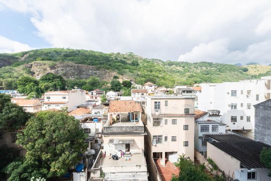 Vista Quartos de apartamento à venda com 2 quartos, 45m² em Riachuelo, Rio de Janeiro