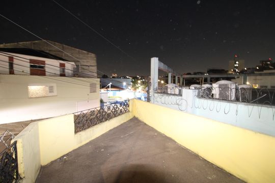 Quintal de casa à venda com 2 quartos, 129m² em Vila Carmosina, São Paulo
