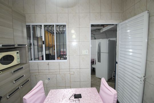 Cozinha de casa à venda com 2 quartos, 129m² em Vila Carmosina, São Paulo