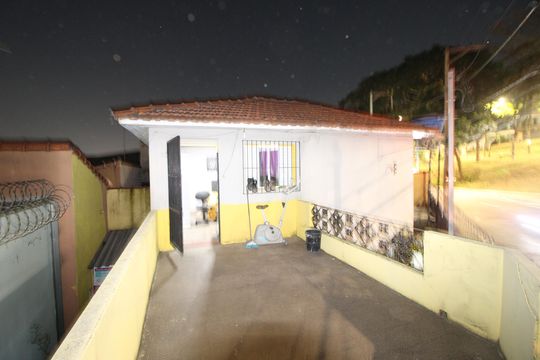 Quintal de casa à venda com 2 quartos, 129m² em Vila Carmosina, São Paulo