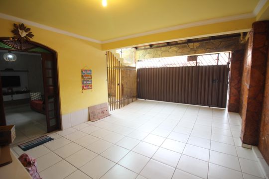 Garagem de casa à venda com 6 quartos, 420m² em Jardim California, Contagem
