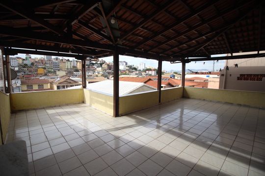 Varanda de casa à venda com 6 quartos, 420m² em Jardim California, Contagem