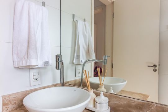 Banheiro de apartamento à venda com 2 quartos, 49m² em Santa Maria, Osasco