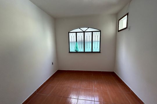 Quarto 1 de casa para alugar com 2 quartos, 55m² em Turiaçú, Rio de Janeiro