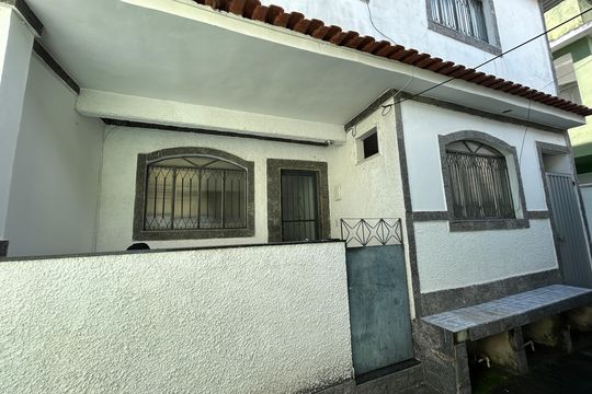 Fachada de casa para alugar com 2 quartos, 55m² em Turiaçú, Rio de Janeiro