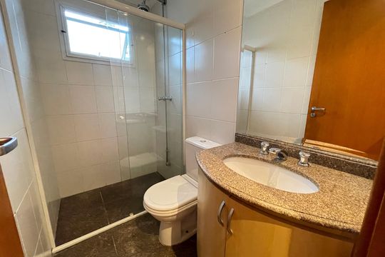Banheiro 2 de casa de condomínio para alugar com 4 quartos, 250m² em Parque dos Principes, São Paulo