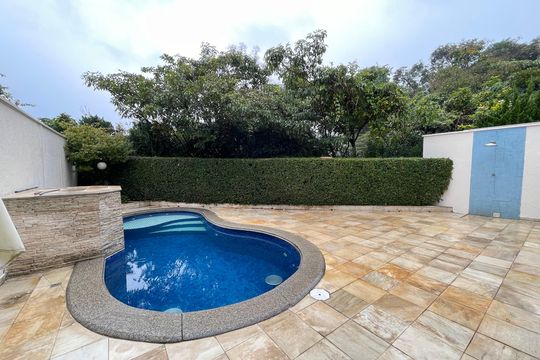 Piscina de casa de condomínio para alugar com 4 quartos, 250m² em Parque dos Principes, São Paulo