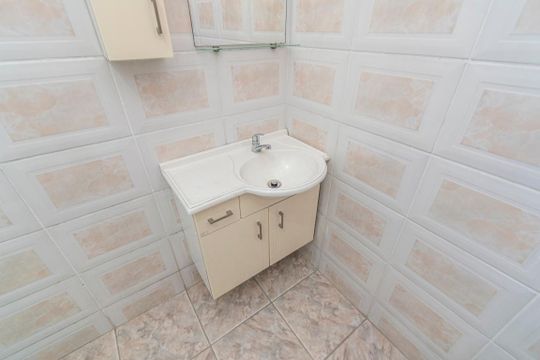 Banheiro de casa para alugar com 1 quarto, 82m² em Bonsucesso, Rio de Janeiro