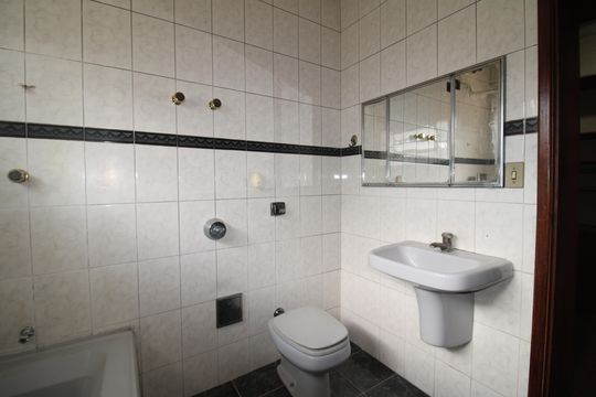 Casa à venda com 3 quartos, 260m² em Vila Renato, São Paulo