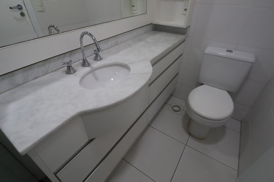 Banheiro  de apartamento para alugar com 3 quartos, 76m² em Marechal Rondon, Canoas
