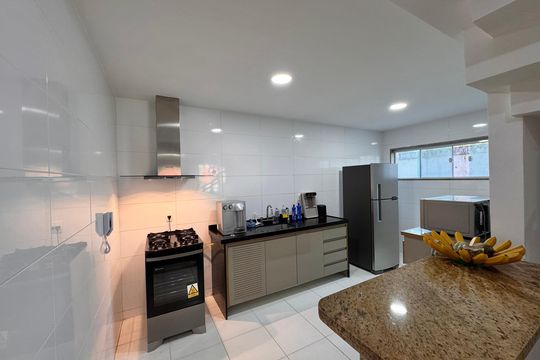 Cozinha e Área de Serviço de casa para alugar com 3 quartos, 151m² em Recreio dos Bandeirantes, Rio de Janeiro